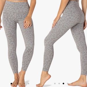 Beyond Yoga Jacquard Leopard Midi Leggings Grey M